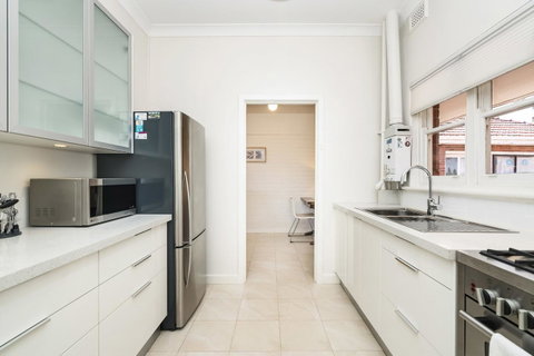 Light Bright, Quality River Views! Free Parking - Australian Directory 18