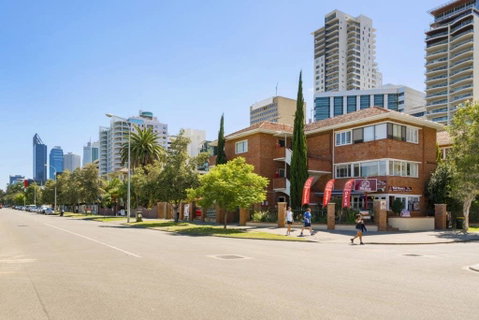 Light Bright, Quality River Views! Free Parking - Australian Directory 38