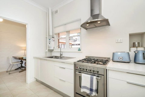 Light Bright, Quality River Views! Free Parking - Australian Directory 39