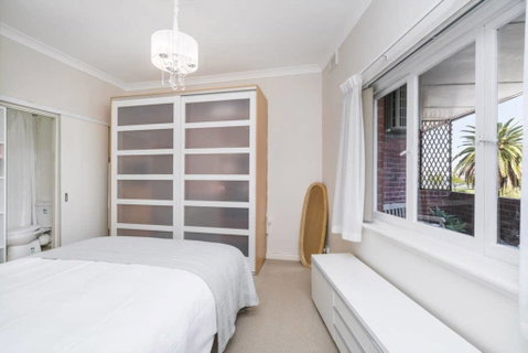 Light Bright, Quality River Views! Free Parking - Australian Directory 27