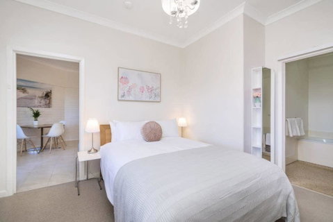 Light Bright, Quality River Views! Free Parking - Australian Directory 30