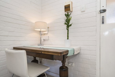 Light Bright, Quality River Views! Free Parking - Australian Directory 12