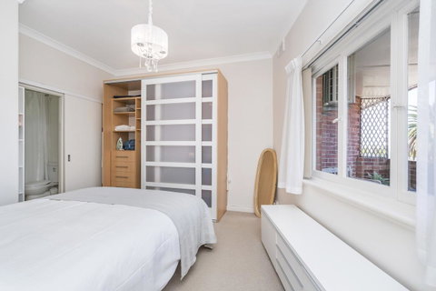 Light Bright, Quality River Views! Free Parking - Australian Directory 11