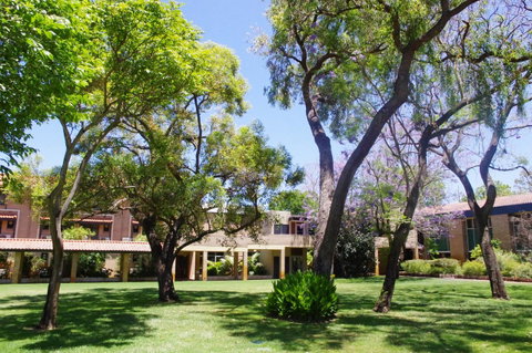 Trinity On Hampden - Australian Directory 7