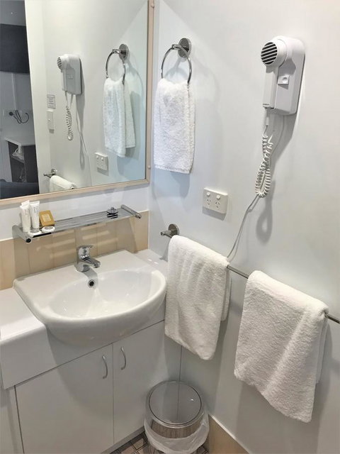 Trinity On Hampden - Australian Directory 12