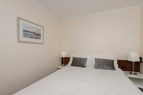 Trinity On Hampden - Australian Directory 11