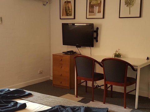 Townsend Lodge - Australian Directory 14