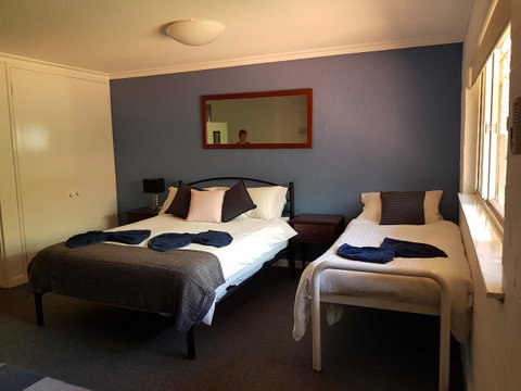 Townsend Lodge - Australian Directory 16