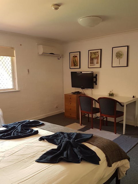 Townsend Lodge - Australian Directory 13