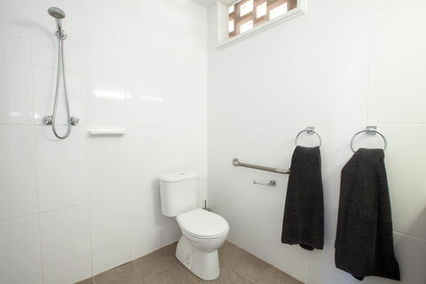 EUCLA MOTOR HOTEL - Australian Directory 5