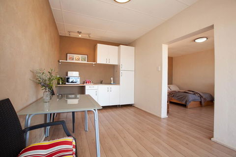 EUCLA MOTOR HOTEL - Australian Directory 14
