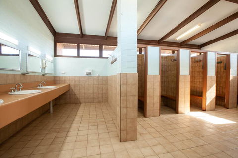 EUCLA MOTOR HOTEL - Australian Directory 8