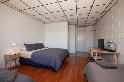 EUCLA MOTOR HOTEL - Australian Directory 3