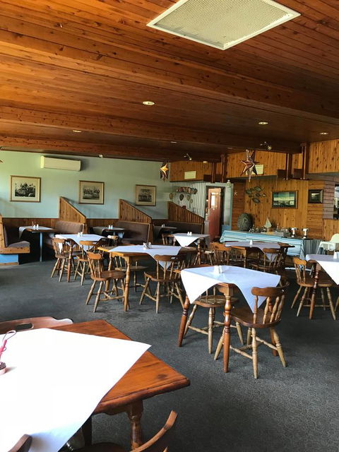 EUCLA MOTOR HOTEL - Australian Directory 36