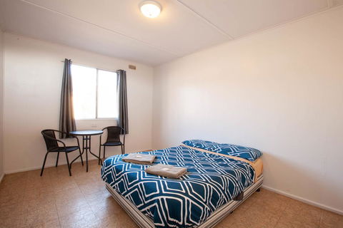 EUCLA MOTOR HOTEL - Australian Directory 11