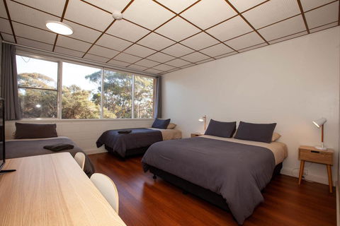 EUCLA MOTOR HOTEL - Australian Directory 6