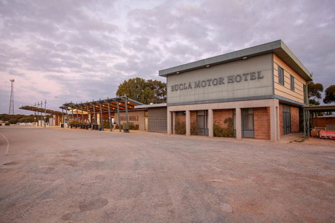 EUCLA MOTOR HOTEL - Australian Directory 0