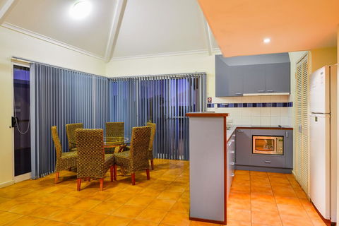 Osprey Holiday Village Unit 119 - Australian Directory 4