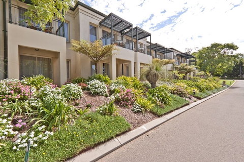 Joondalup Resort - Australian Directory 17