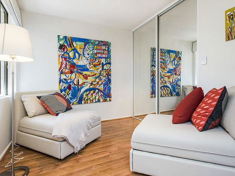 South Perth Deluxe Apartment - Australian Directory 36