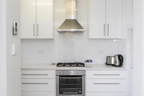 High Tor Apartment 135 - Australian Directory 14