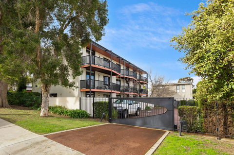 South Perth Executive Apartment - Australian Directory 8