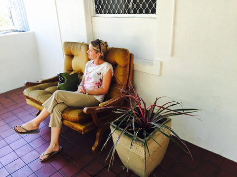Shiralee Hostel -note - Valid Passport Required To Check In - Australian Directory 11