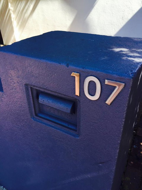 Shiralee Hostel -note - Valid Passport Required To Check In - Australian Directory 21