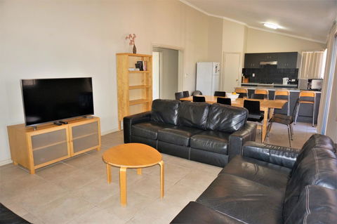 9 Krait Street - Perfect For Large Groups Or Families Alike - Australian Directory 2