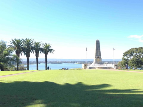 Eliza\'s Lookout - Australian Directory 34