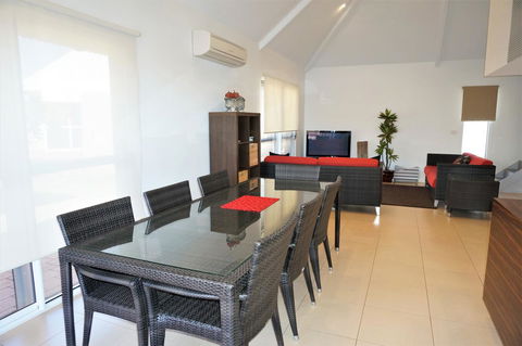 Osprey Holiday Village Unit 104 - Australian Directory 2