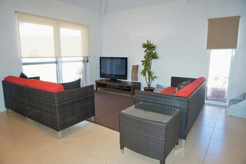 Osprey Holiday Village Unit 104 - Australian Directory 4