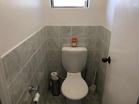 Charming Quiet Lodge-2 Minutes Walk To Shopping Complex - Australian Directory 14