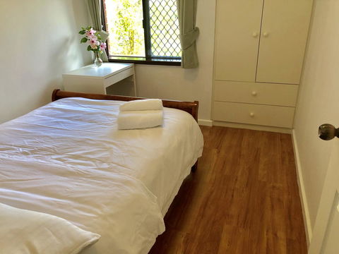Charming Quiet Lodge-2 Minutes Walk To Shopping Complex - Australian Directory 20