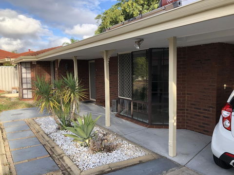 Charming Quiet Lodge-2 Minutes Walk To Shopping Complex - Australian Directory 24