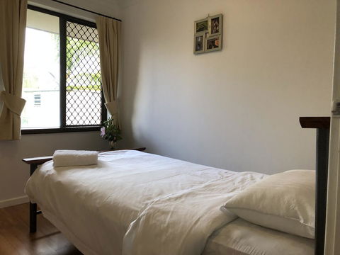 Charming Quiet Lodge-2 Minutes Walk To Shopping Complex - Australian Directory 17