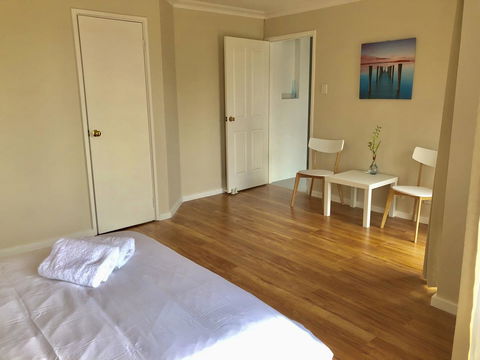 Charming Quiet Lodge-2 Minutes Walk To Shopping Complex - Australian Directory 1