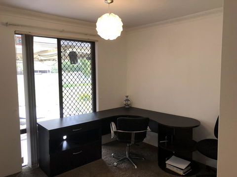 Charming Quiet Lodge-2 Minutes Walk To Shopping Complex - Australian Directory 9