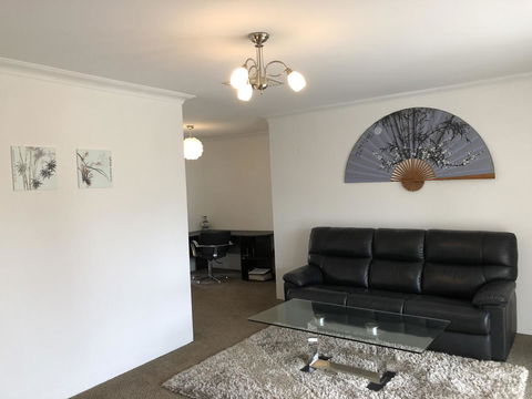 Charming Quiet Lodge-2 Minutes Walk To Shopping Complex - Australian Directory 6