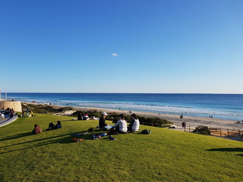 Scarborough - Oceanview 2 Bed, 2 Bathroom Apartment - Australian Directory 2