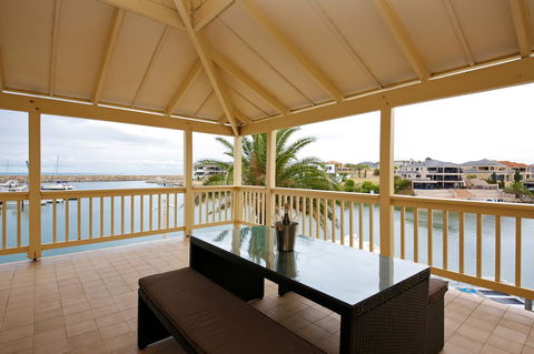 The Marina Hotel - Mindarie - Australian Directory 7