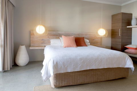 The Marina Hotel - Mindarie - Australian Directory 20