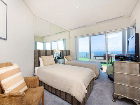 Beachfront Penthouse & Huge Terrace - Australian Directory 1