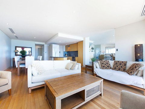 Beachfront Penthouse & Huge Terrace - Australian Directory 0