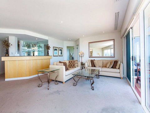 Beachfront Penthouse & Huge Terrace - Australian Directory 5