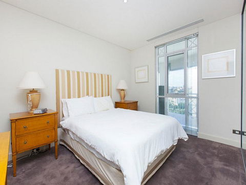 Beachfront Penthouse & Huge Terrace - Australian Directory 6