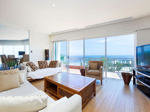 Beachfront Penthouse & Huge Terrace - Australian Directory 9