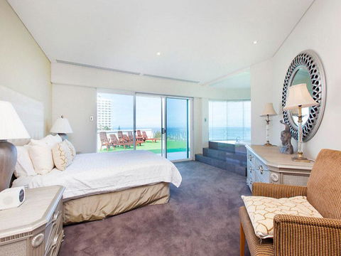 Beachfront Penthouse & Huge Terrace - Australian Directory 7
