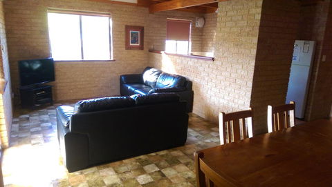 Kestrel Chalets - Australian Directory 1