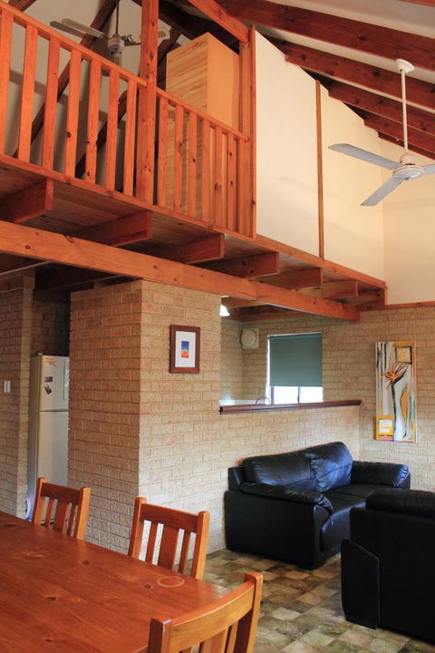 Kestrel Chalets - Australian Directory 16